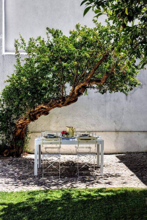 Secret Garden In Alfama Lissabon