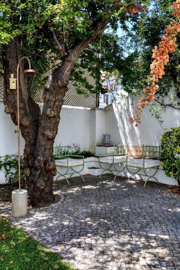 Secret Garden In Alfama * Lissabon
